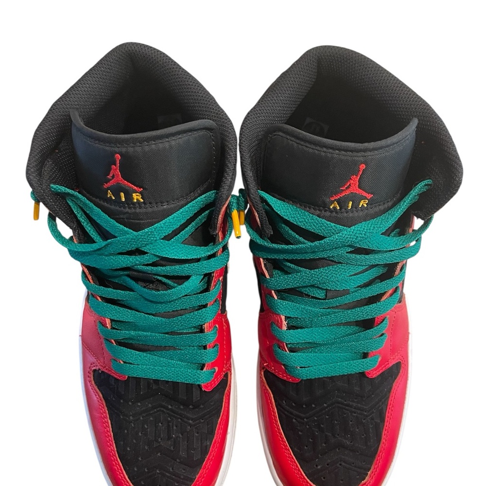 Jordan 1 Mid SE in Black, Red, White, and Malachite - Picture 4 of 15
